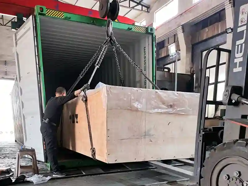 Modern manufacturing workshop for CNC gear hobbing machines and vertical lathes